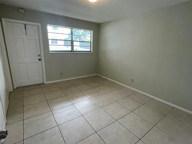 1555 Tyler St #4 — Photo 7