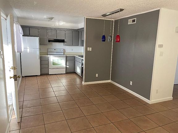 5th image of 814 Chelwood Park Blvd NE #D