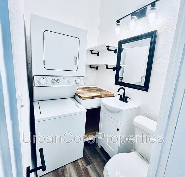 235 7th Ave N #2 — Photo 3