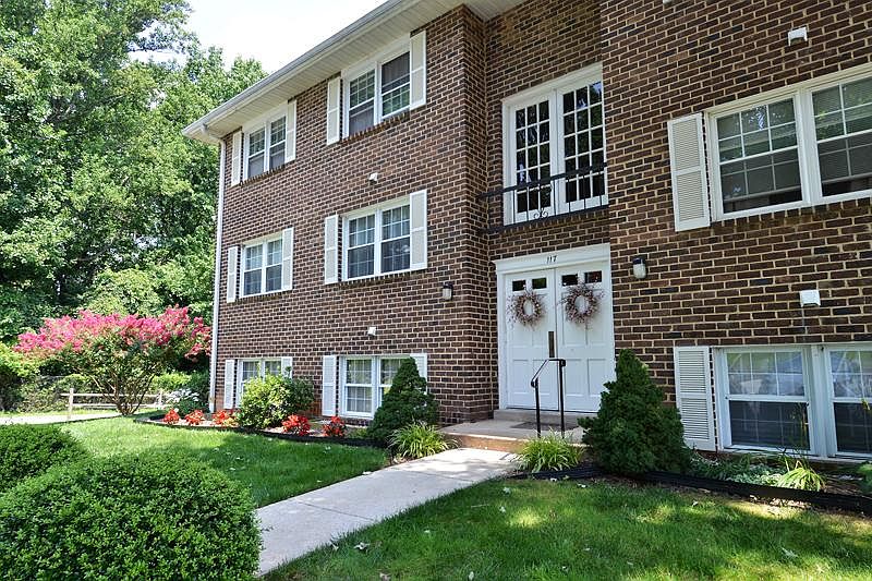 1st image of 207 Crocker Dr APT D