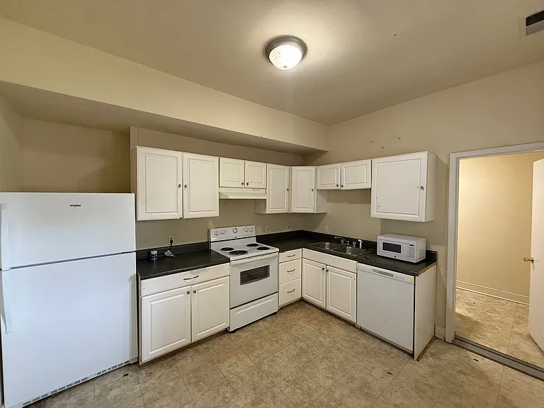 1242 Parkwood Ave — Photo 13