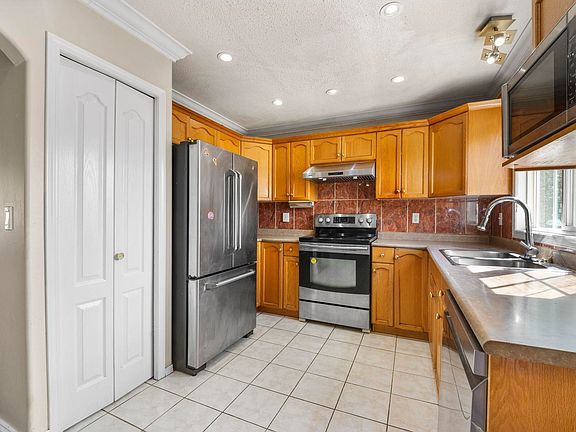 4th image of 46360 Valleyview Rd #20