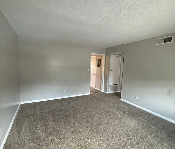 101 Woodhouse Ln #D — Photo 4