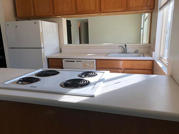 5th image of 2115 27th St APT 4