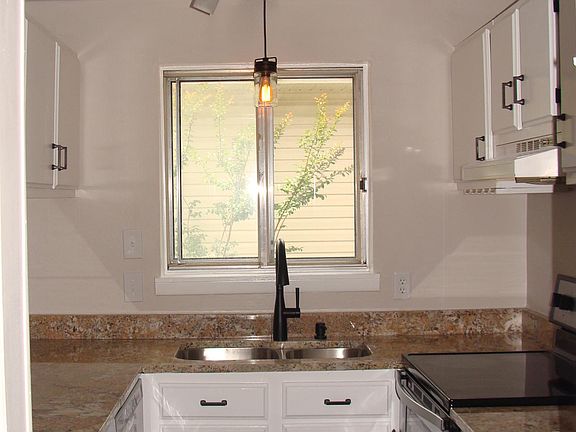 3rd image of 3923 Quail Hollow Cir