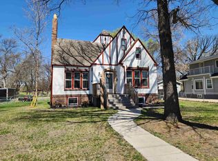 916 4th Ave NW, Minot, ND 58703