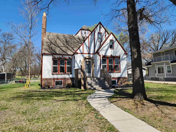 916 4th Ave NW, Minot, ND 58703