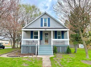714 Nebobish Ave, Essexville, MI