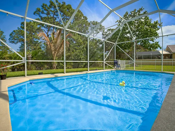 7004 SE Twin Oaks Circle, Stuart, FL 34997