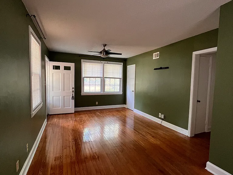 1312 Barrow Ct — Photo 3