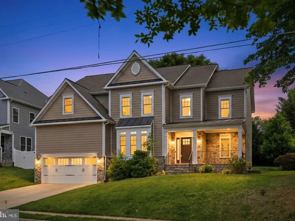 2233 N Underwood St, Falls Church, VA 22043