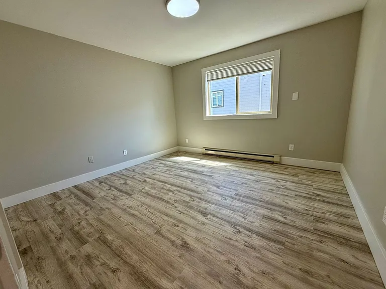 Mission Apartments — Photo 16