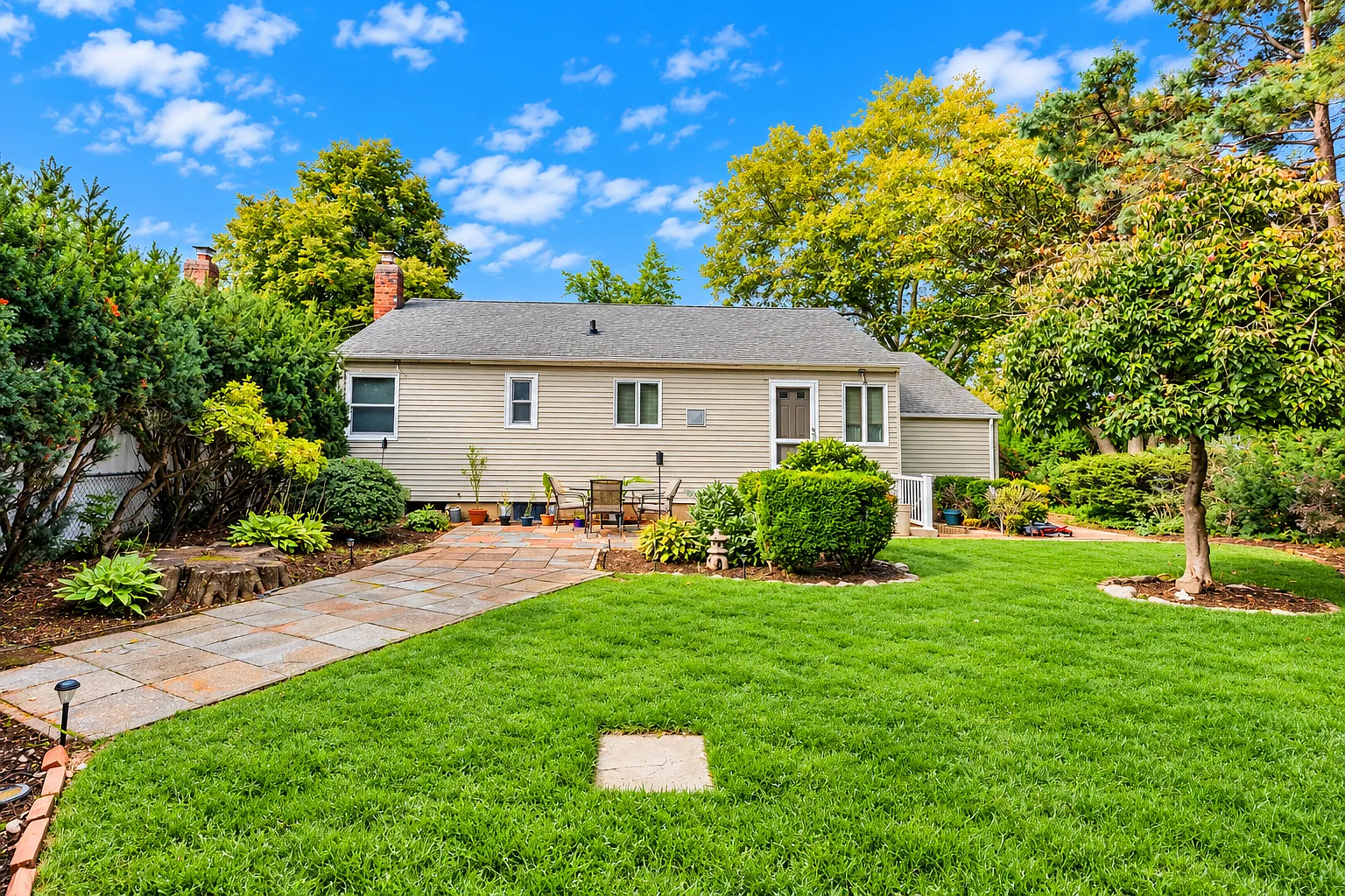 3 bed, $4,400 — Photo 4