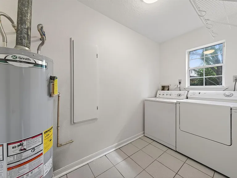 418 Texas St — Photo 28