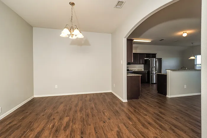 300 Windmill Ct — Photo 5