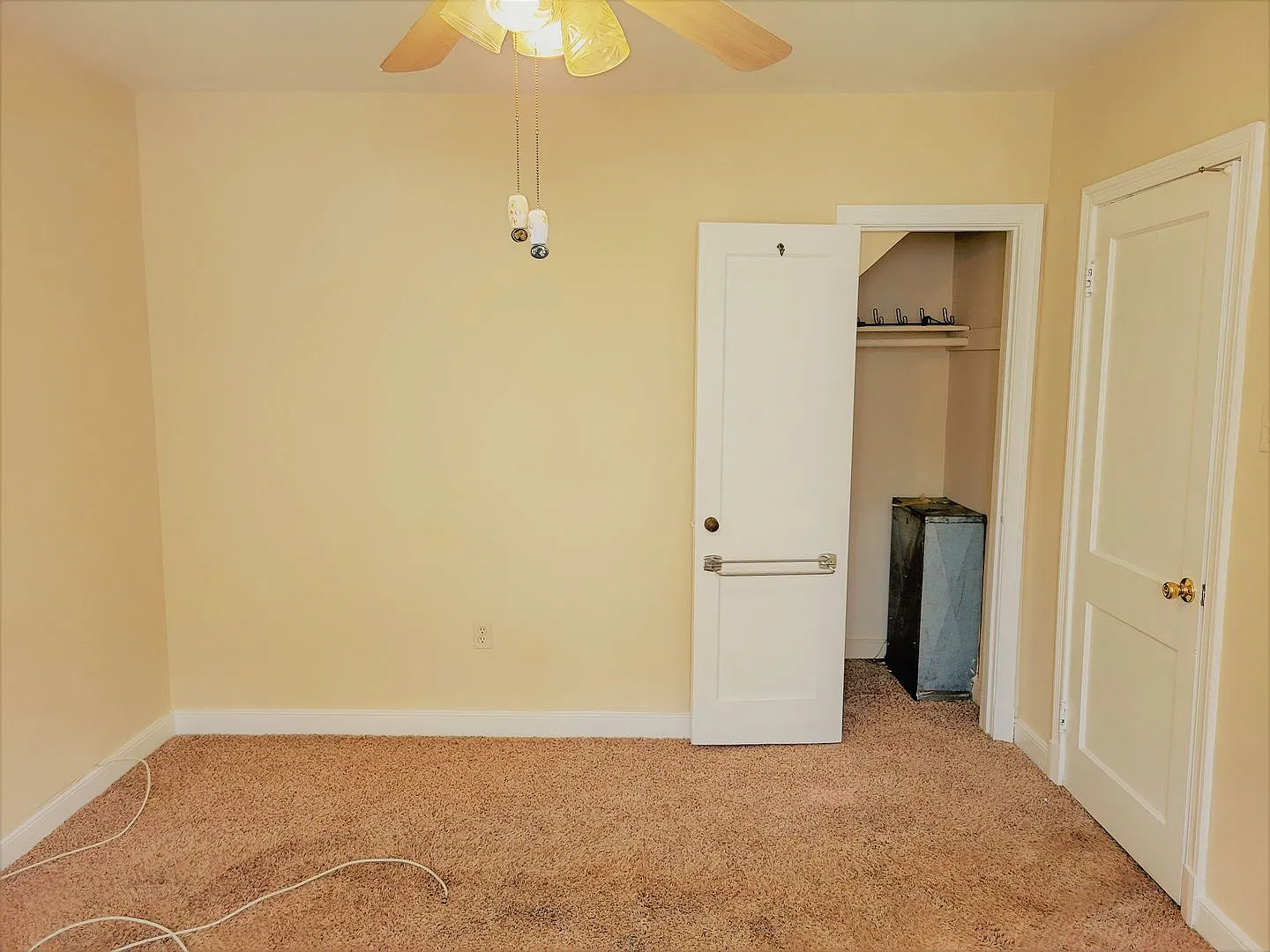 4 Bedroom/1 Bath Cape Cod near RIR — Photo 2