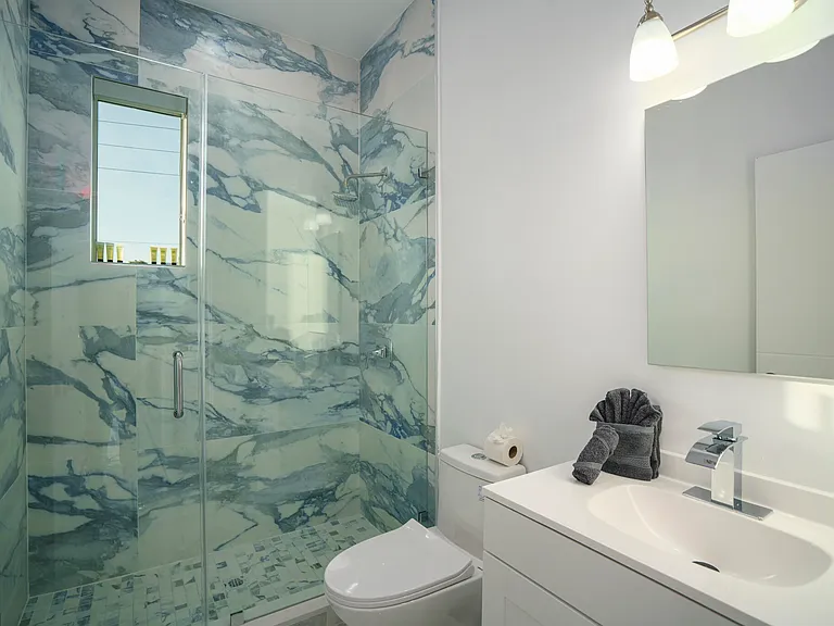 1002 N Riverside Dr — Photo 15