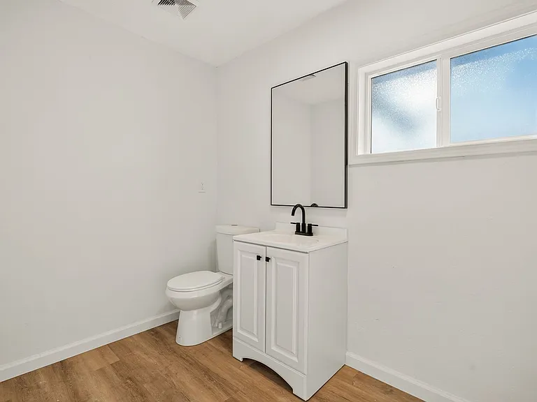 1023 W Congress St — Photo 10