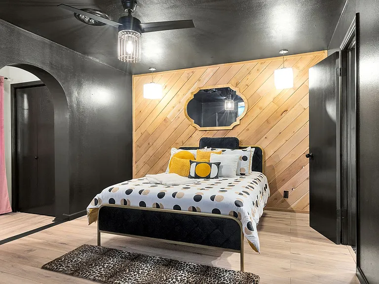 1107 Osage St — Photo 3