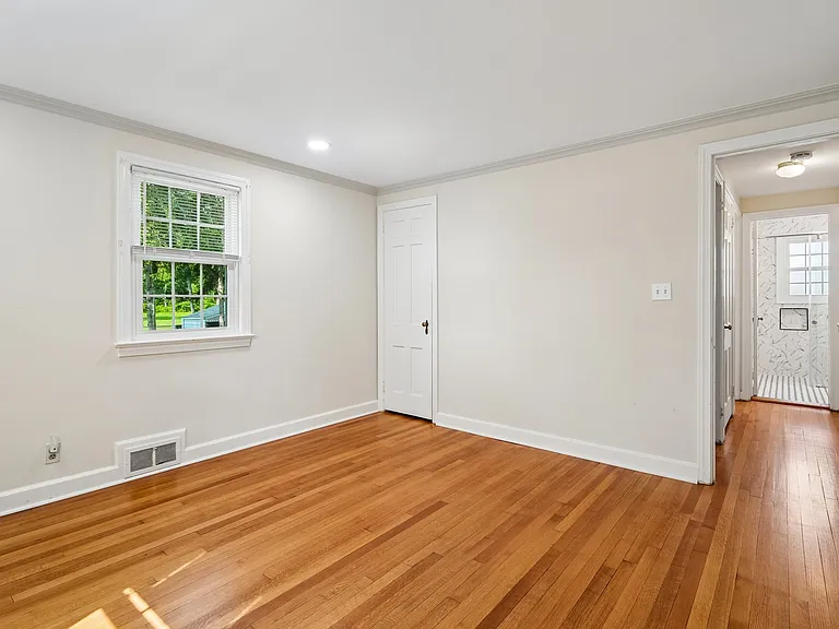 47 Rose Ave — Photo 13