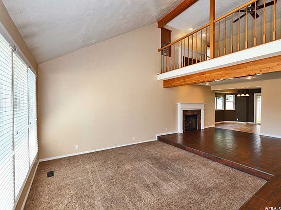 3rd image of 1636 W Gaylawood Cir