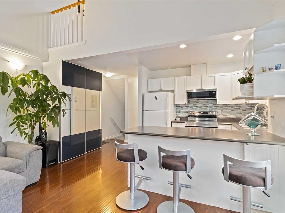1st image of 2849 Peatt Rd #211