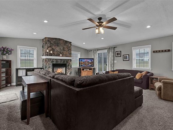 2nd image of 205 Bainbridge Dr