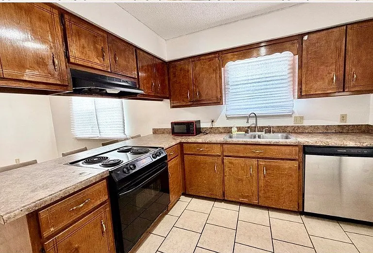 3013 Kensington Ln — Photo 4