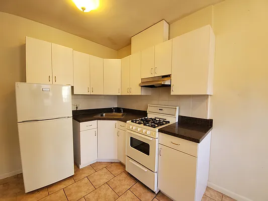 Rented by Astoria Realty | media 2
