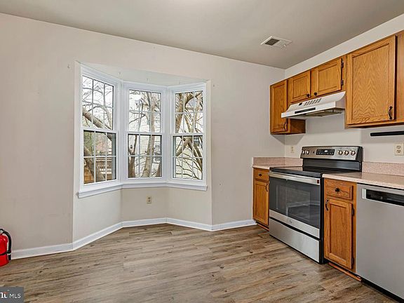 4th image of 4207 Stockbridge Dr #10A