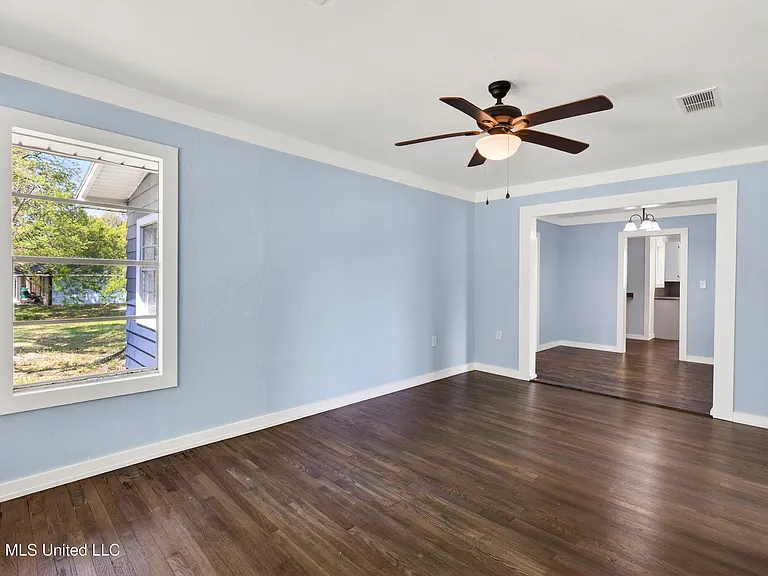 612 N Wright Ave — Photo 8