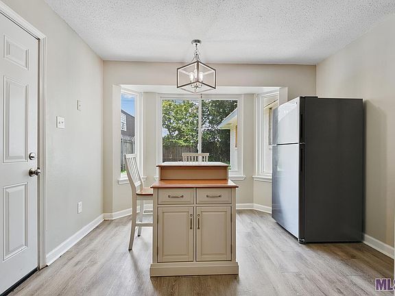 4th image of 2009 Cartier Dr