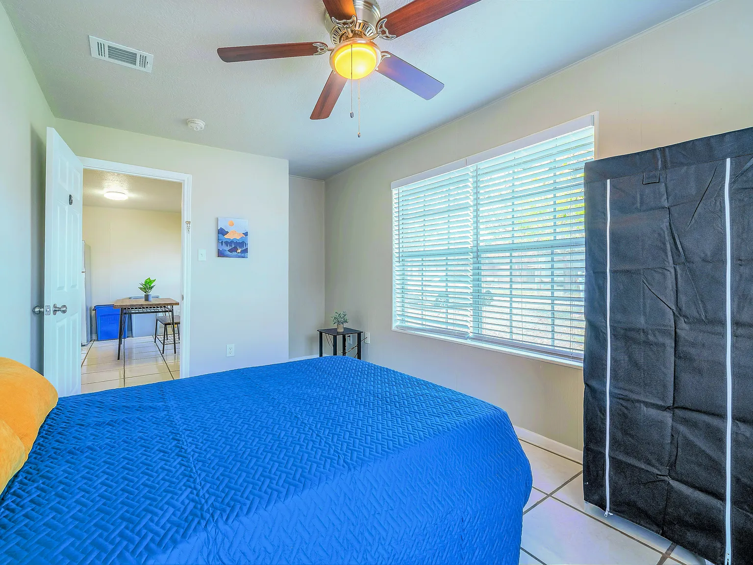 4 bed, 2.0 bath, 1240 sqft, $620 — Photo 2