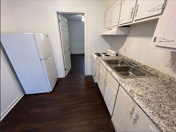 3rd image of 510 29th Pl #C