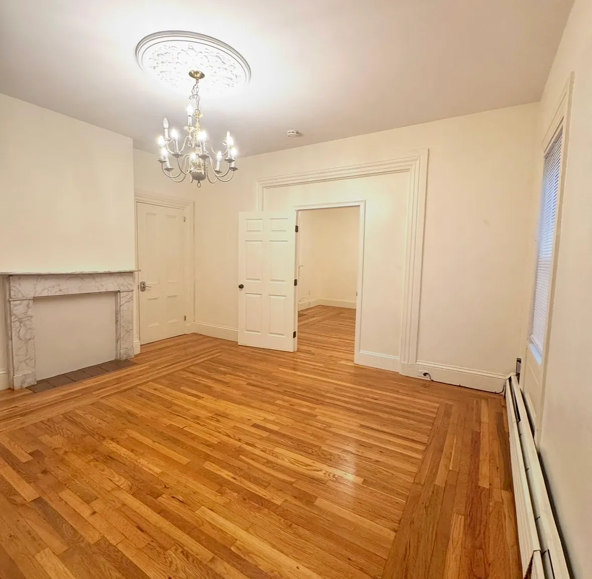 3 bed, 988 sqft, $2,575 — Photo 1