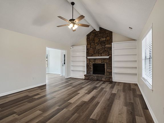 3rd image of 2610 Lakeside Dr