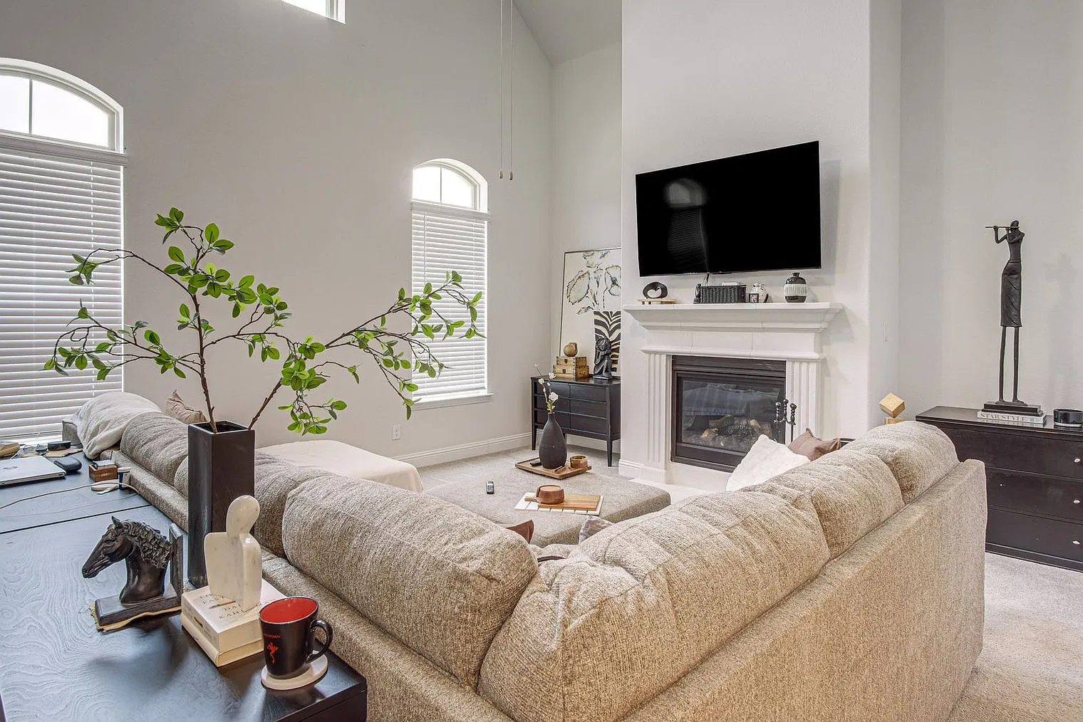 3 bed, 2.0 bath, 2647 sqft, $5,031 — Photo 1