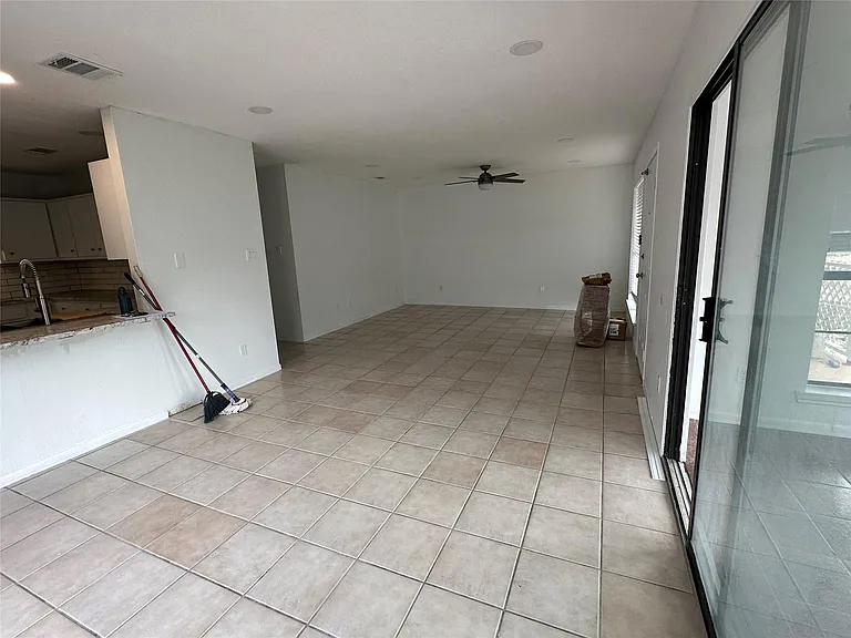 136 Discovery Ln — Photo 2