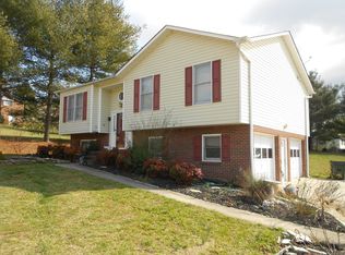 2136 Elizabeth Dr, Mount Airy, NC 27030