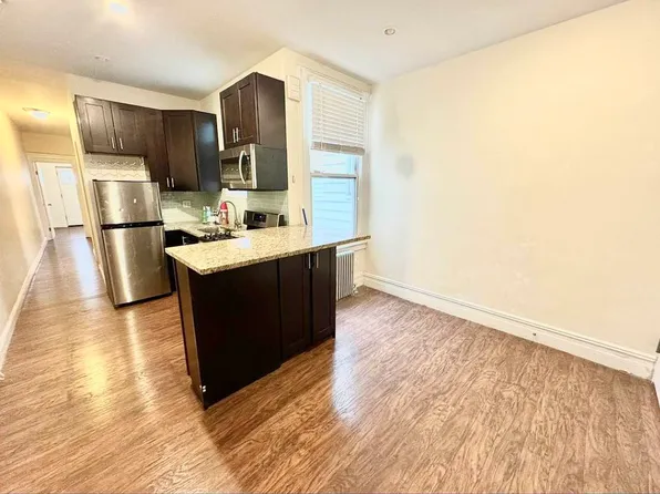 21-68 41st St #1L, Astoria, NY 11105