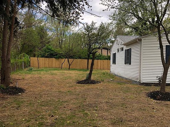 4th image of 411 Shetlands Ln