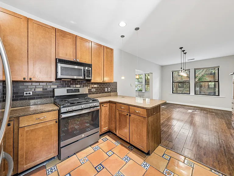 6829 N Lakewood Ave #1 — Photo 11