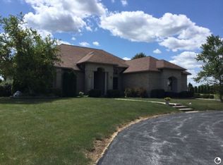 2105 Pinehurst Trl, Fremont, OH 43420
