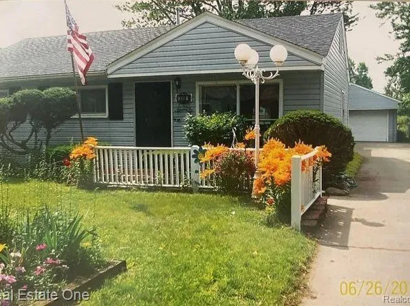 308 3rd Ave, Pontiac, MI 48340