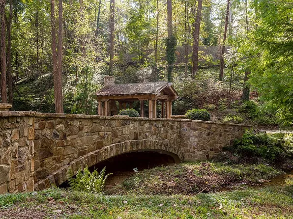 4888 Jett Rd NW, Sandy Springs, GA 30327