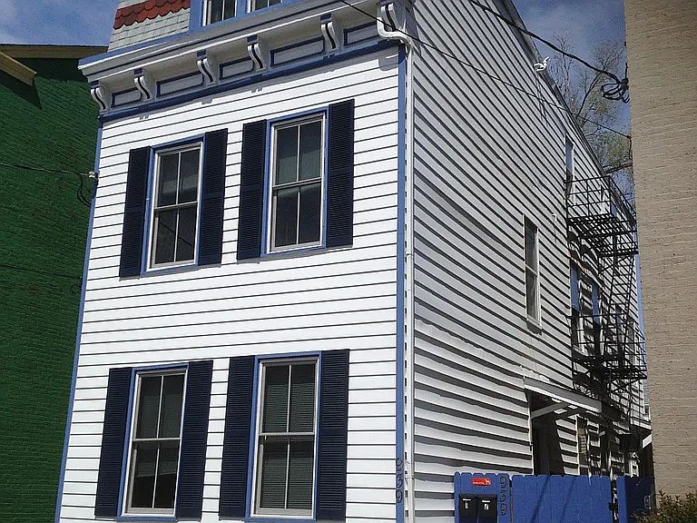 1st image of 939 Washington Ave APT 3
