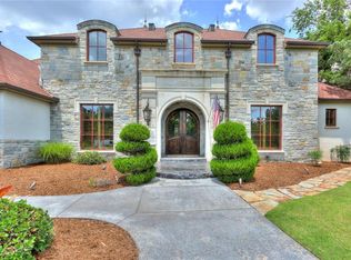 1703 Guilford Ln, Nichols Hills, OK 73120