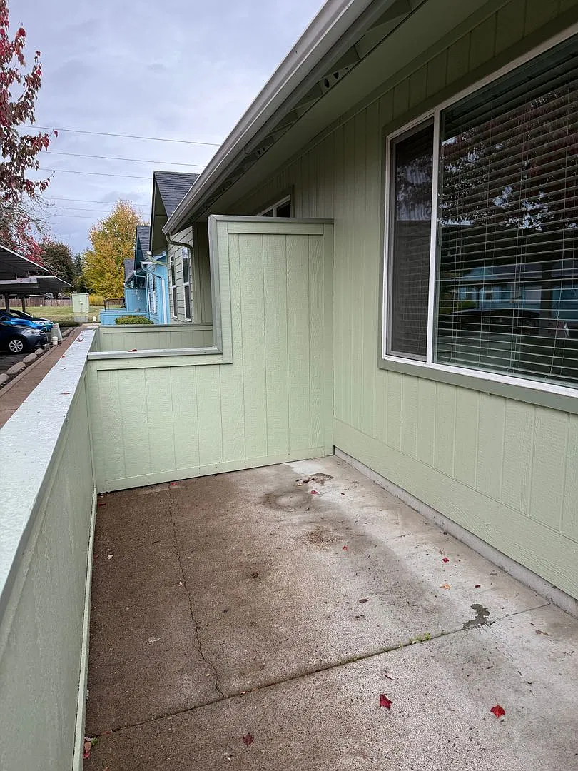 Updated 2-bedroom duplex in Thurston! — Photo 2
