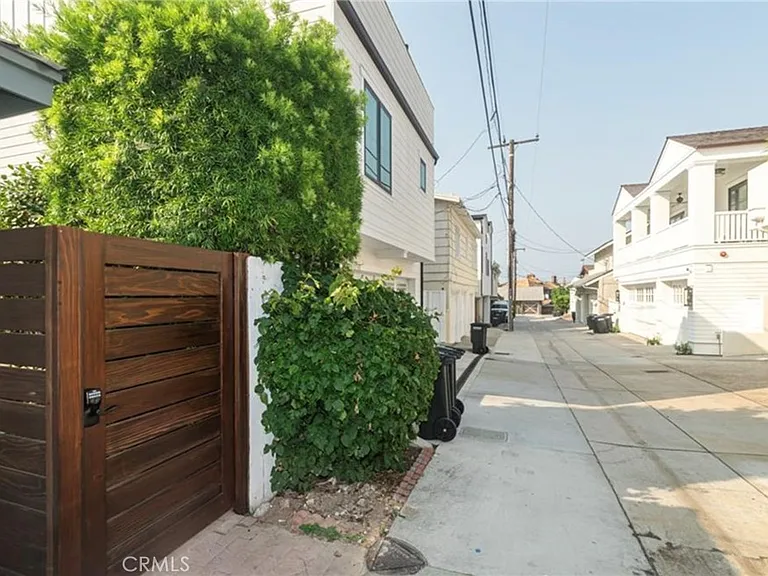 225.5 Marguerite Ave — Photo 9