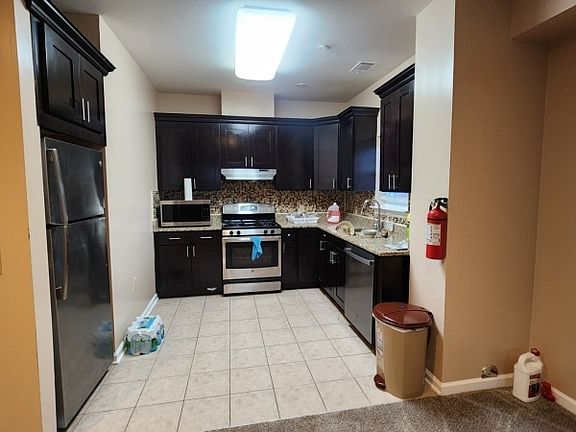 2nd image of 81 High St